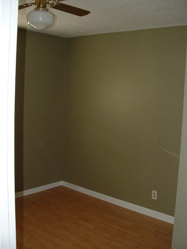 Building Photo - 2 Bedroom Condo Near UTK | Fort Sanders Area