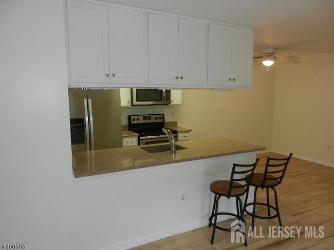 Building Photo - 54 Norwich Pl