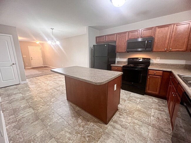 Building Photo - Lovely 2 bedroom 2 1/2 bathroom Townhome in Northeast Greensboro!