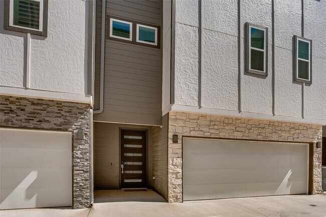 Building Photo - 2239 Lovedale Ave