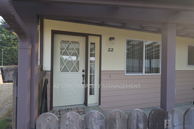 Building Photo - 2 bed 2 bath 1 car garage duplex in Sequim