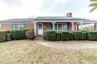 Building Photo - 4 Bedroom || 3 Bathroom Home with Finished...