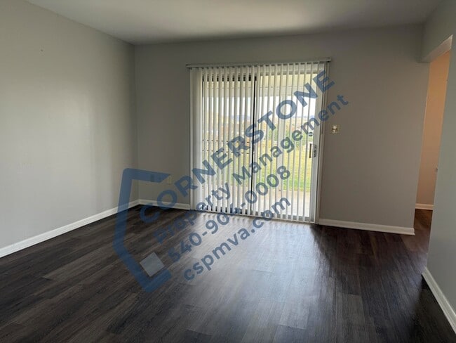 Building Photo - 6500 Carefree Ln