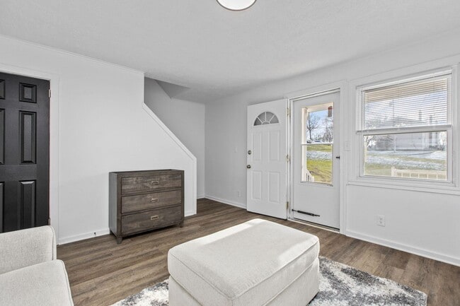 Building Photo - 3BR Townhome for Rent - with Central Air!!