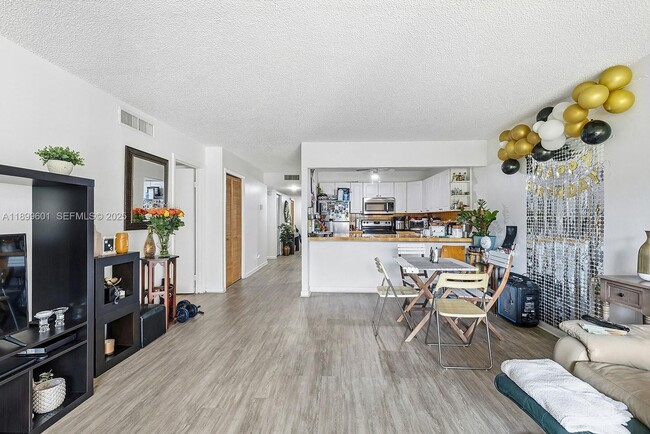 Building Photo - 428 Lakeview Dr