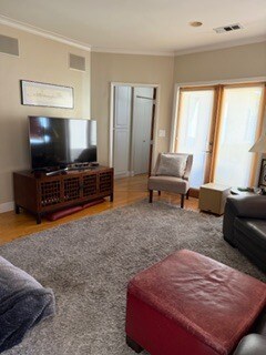 Family room - 6335 W 85th Pl