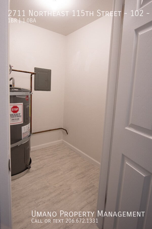 Building Photo - 2711 NE 115th St