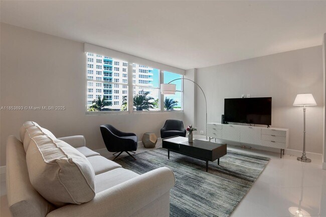 Primary Photo - 5055 Collins Ave