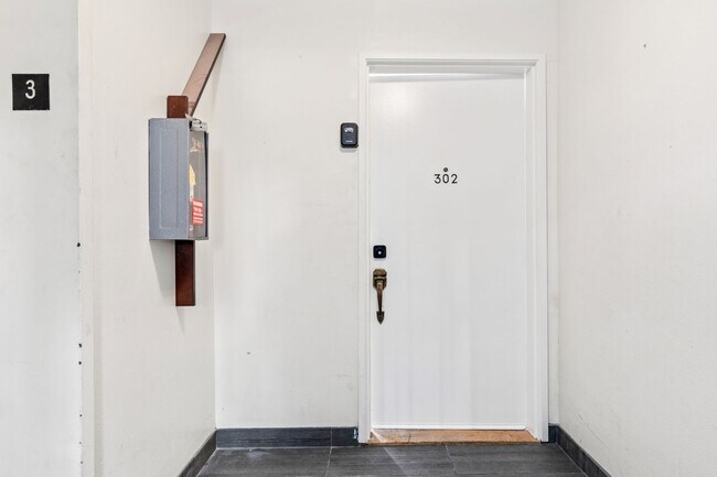 Building Photo - 10777 Ashton Ave