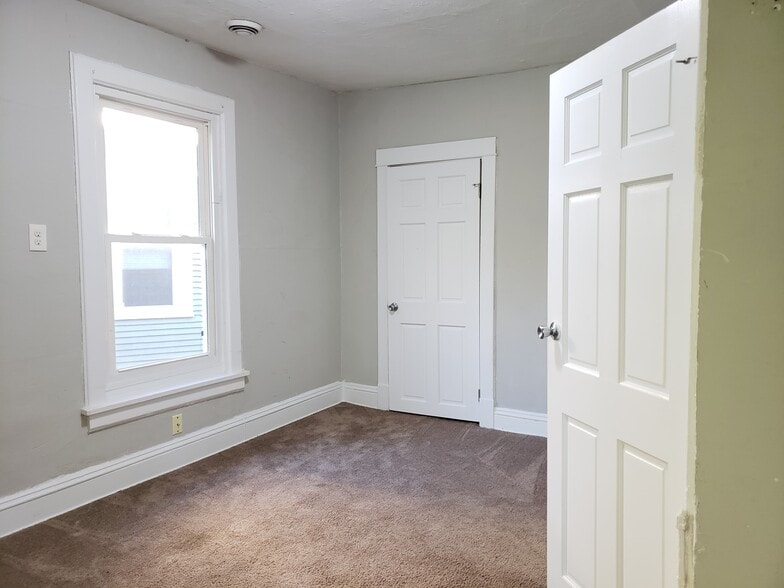 Bedroom 2 - 678 Jessamine Ave E