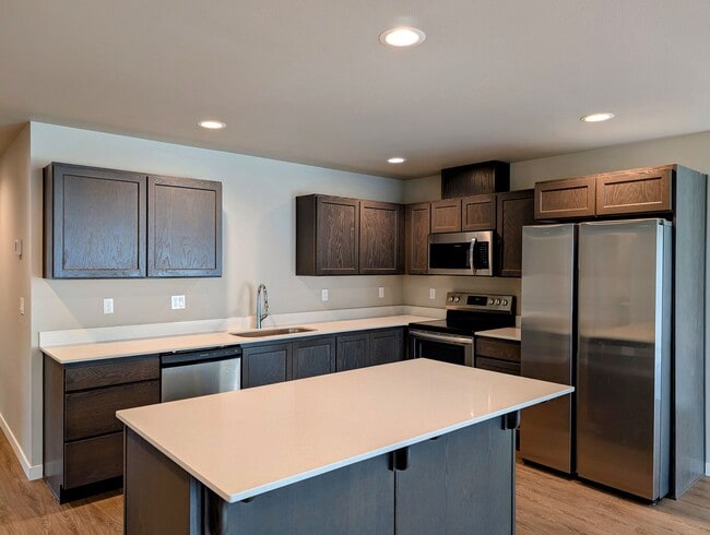 Building Photo - Charming 3-Bed, 2-Bath Home w/ Fenced Yard & W/D!