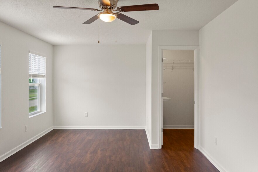 Building Photo - 6335 Arabian Dr