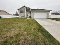Building Photo - Spacious Single Family - Remodeled- Home with big yard in great location