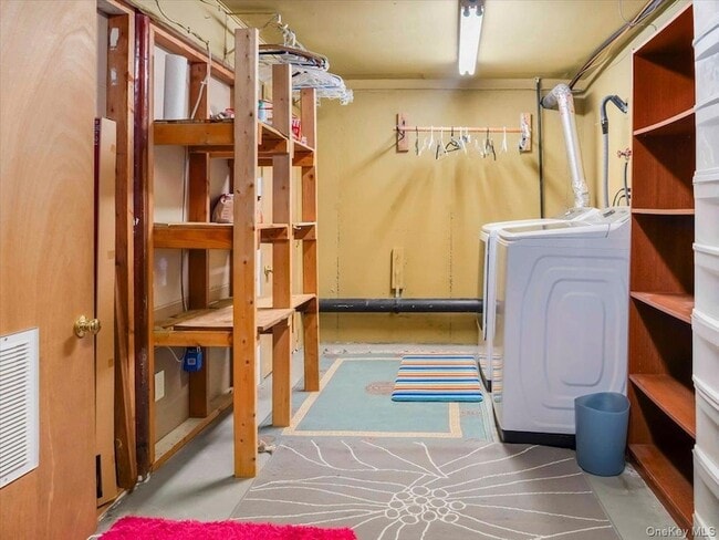 Building Photo - 430 Somerset Dr