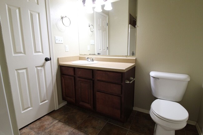 Building Photo - designed for comfort : 3 Bedroom 2 Bath