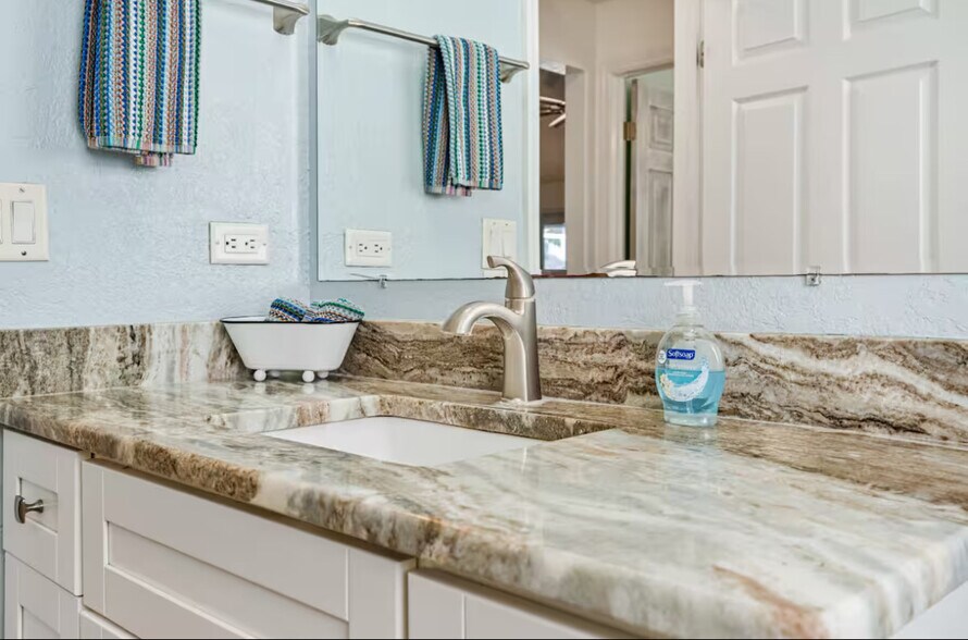 Building Photo - 2237 Bonanza Ln