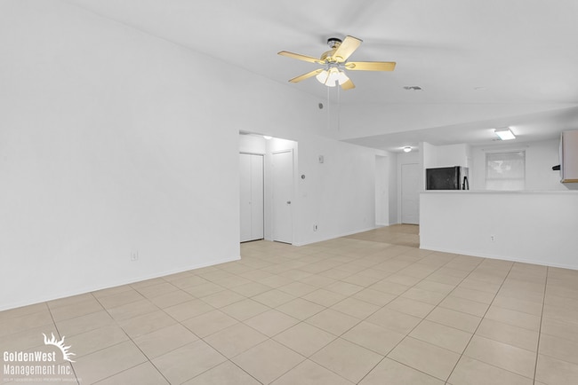Building Photo - Comfortable 3Bdm 2Ba Home in Sun City!