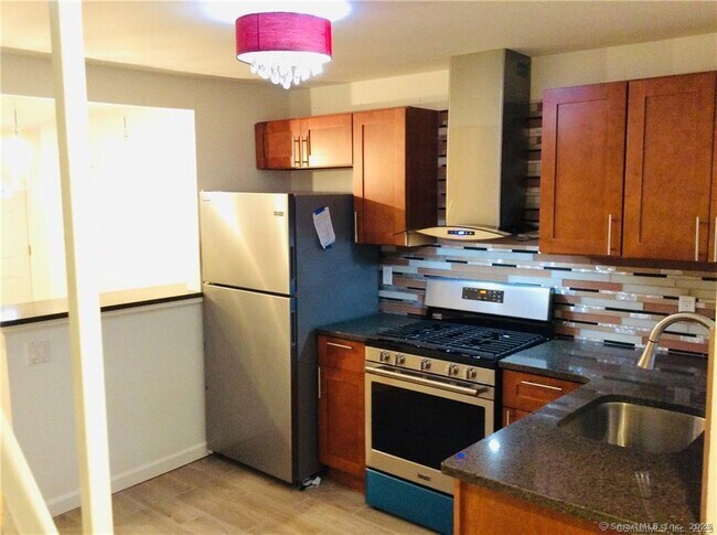 Building Photo - 47 Soundview Ave