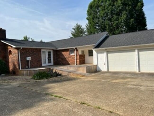 Building Photo - Old Fort Rental