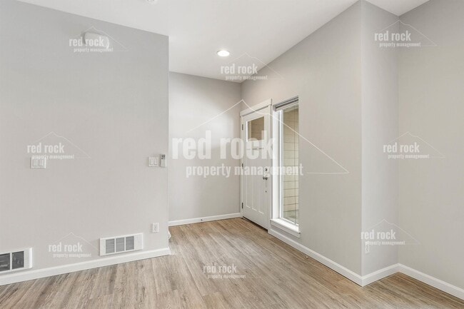 Building Photo - 1710 N Willamette Rd