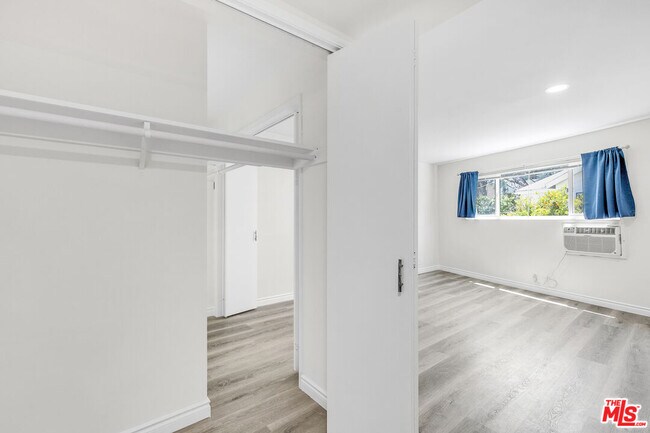 Building Photo - 10634 Holman Ave