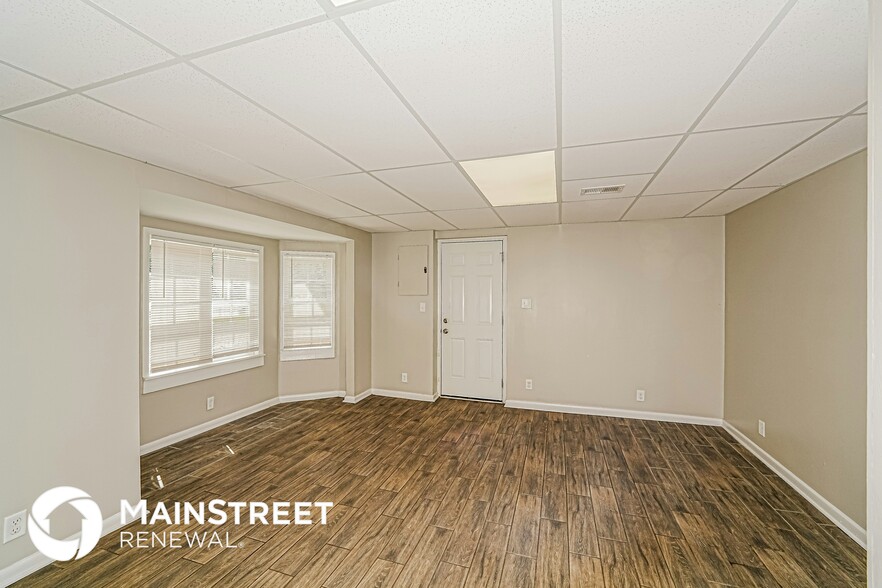 Building Photo - 5240 Jean Dr