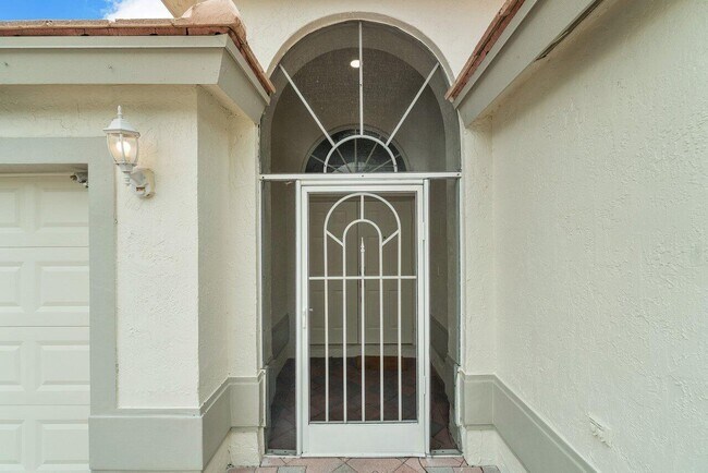 Building Photo - 2453 Country Golf Dr