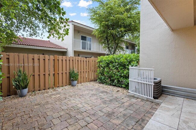 Building Photo - 6910 NW 166th Terrace