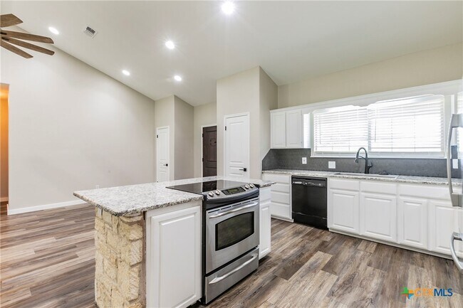 Building Photo - 14380 Spotted Horse Ln