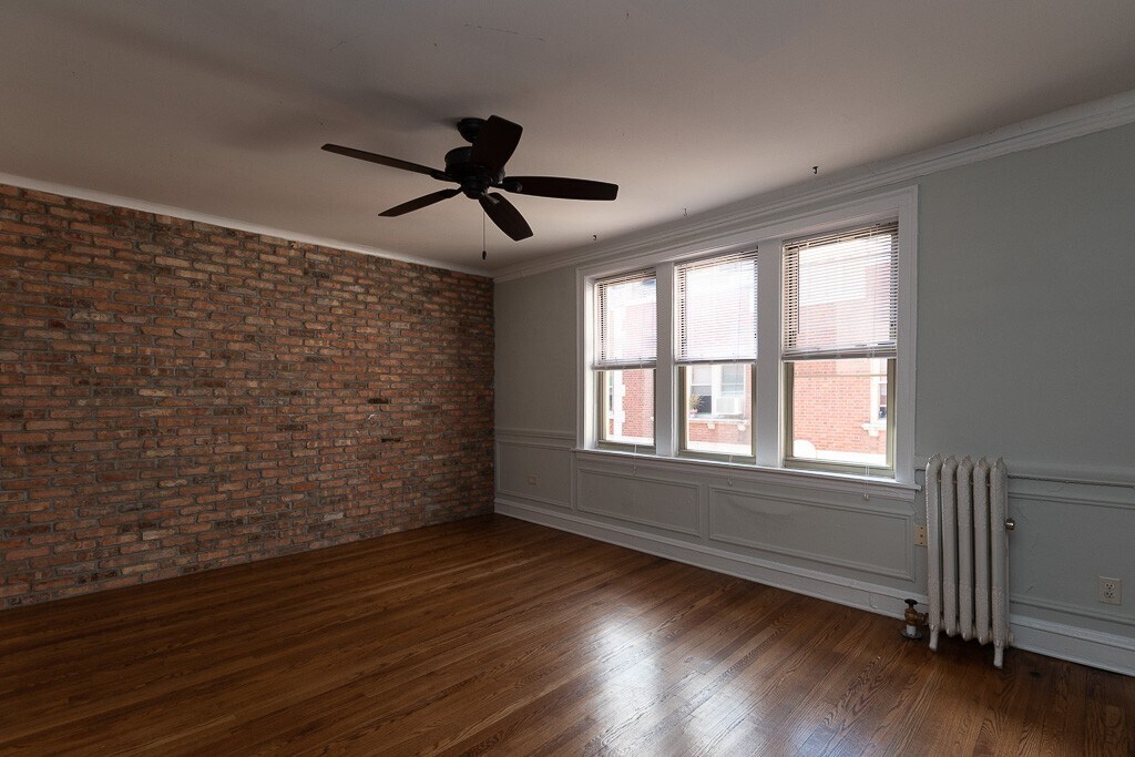 Building Photo - 547.5 W Surf St