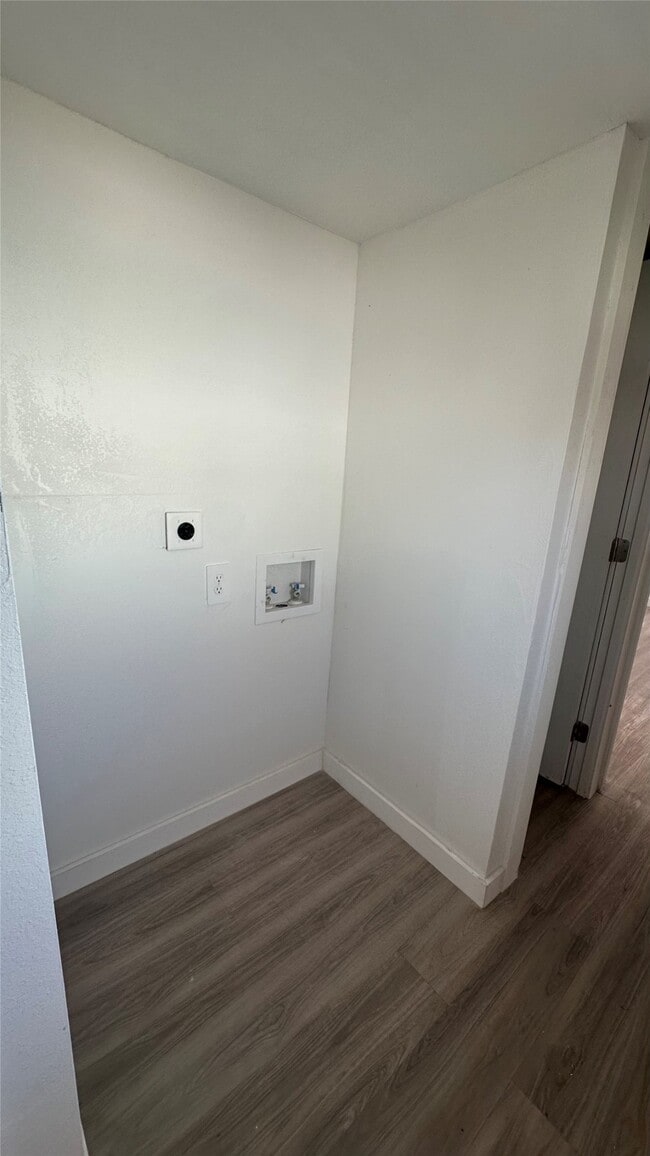 Building Photo - 510 N Shirley St