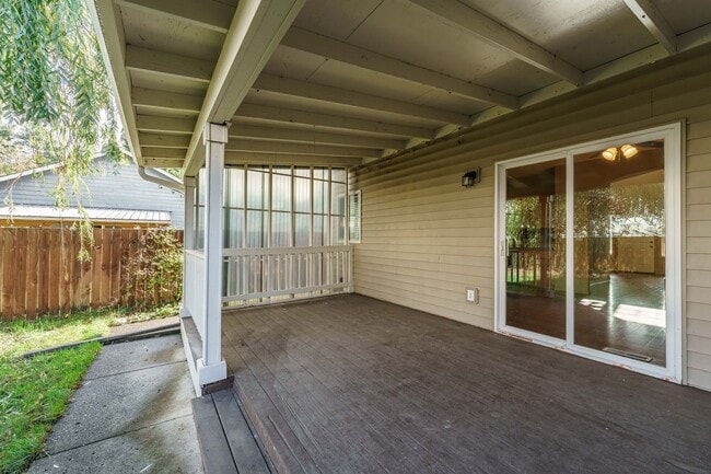 Building Photo - $500 Move In Special  4 Bedroom 2.5 Bath N...