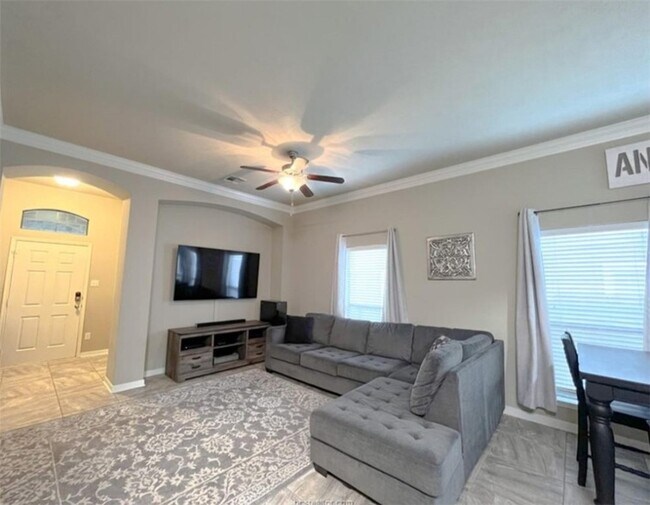 Building Photo - 244 Fieldstone Pl