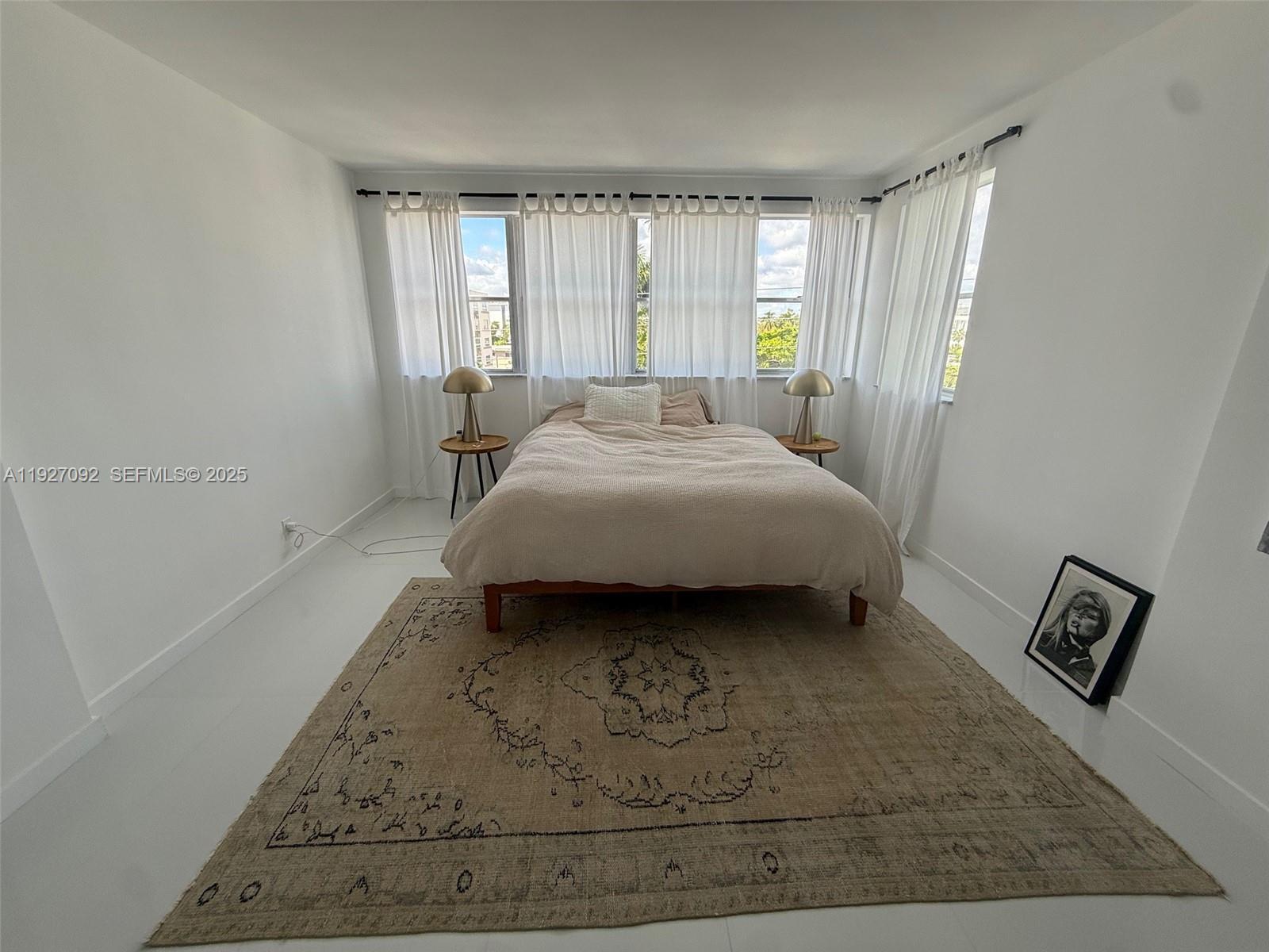 Building Photo - 9381 E Bay Harbor Dr