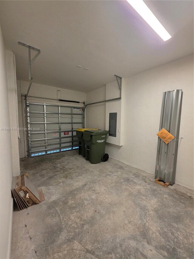 Building Photo - 2739 SE 25th Ave