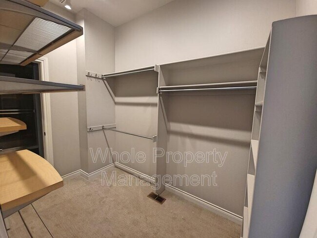 Building Photo - 434 Emerson St