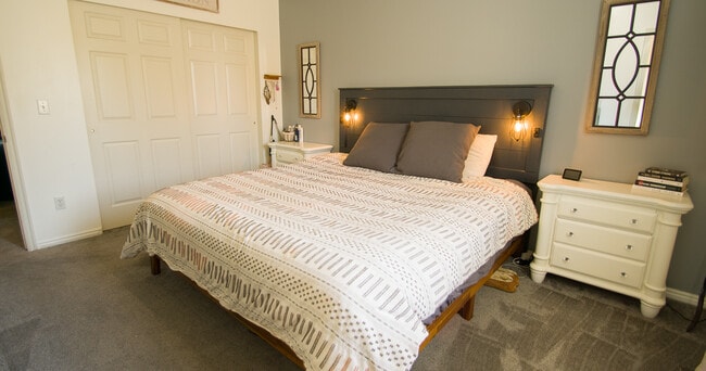 Building Photo - 1487 N Quincy Ave