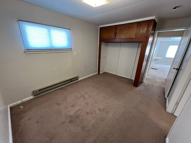 Building Photo - 2-3 Bedroom 1 Bath House with Washer and D...