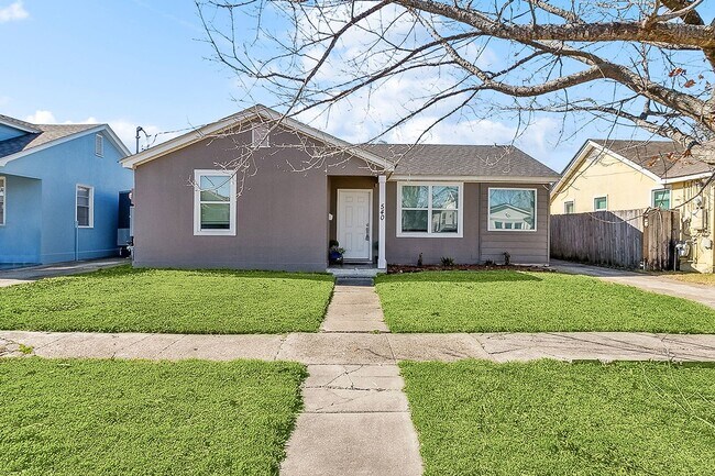 Primary Photo - Better Price! Old Jefferson 3 Bedroom! Clo...
