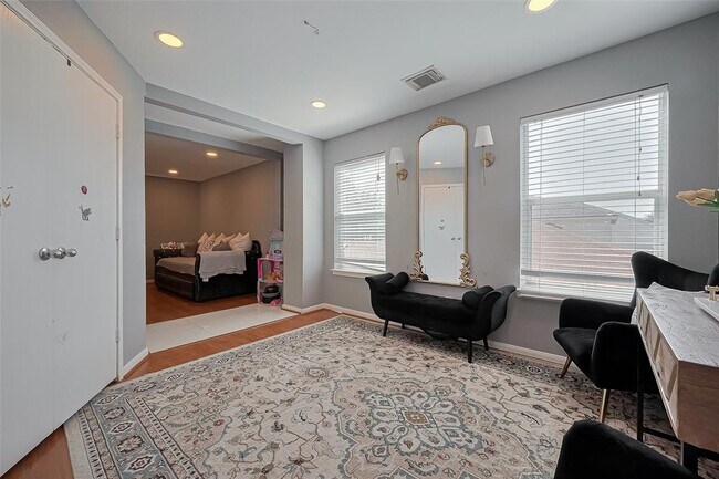Building Photo - 15214 Mission Forest Dr