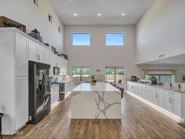 Building Photo - 4326 W Kenai Dr