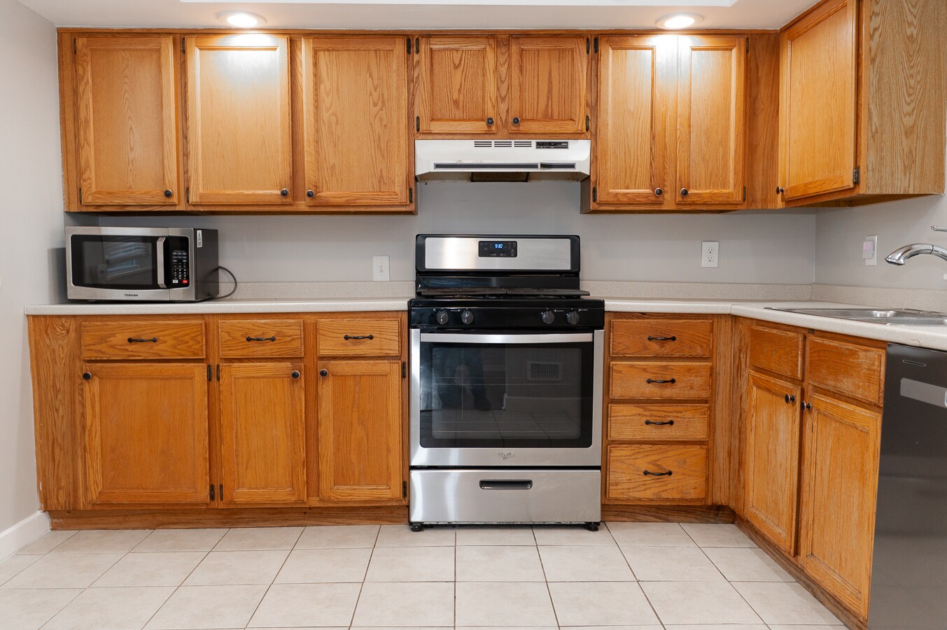 Building Photo - 223 E Pennview St