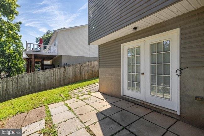 Building Photo - 345 Brown Ave