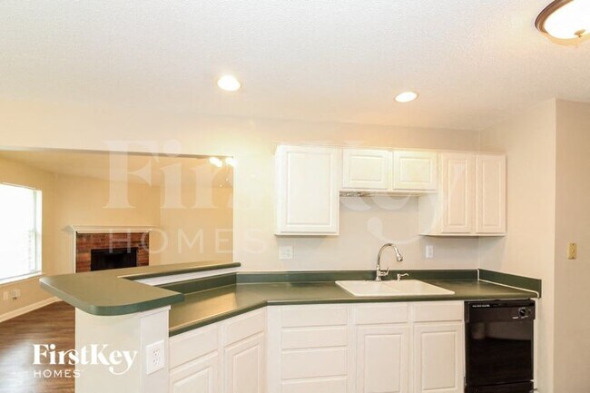 Building Photo - 988 Zenith Cove N