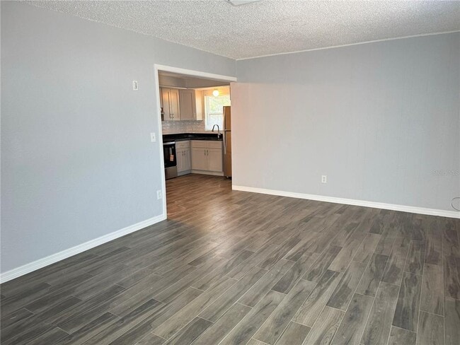 Building Photo - 904 Lake Palms Dr
