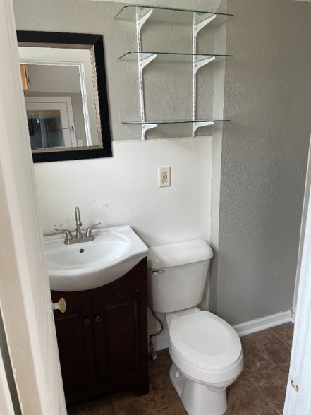 Building Photo - 1033 Redfield St