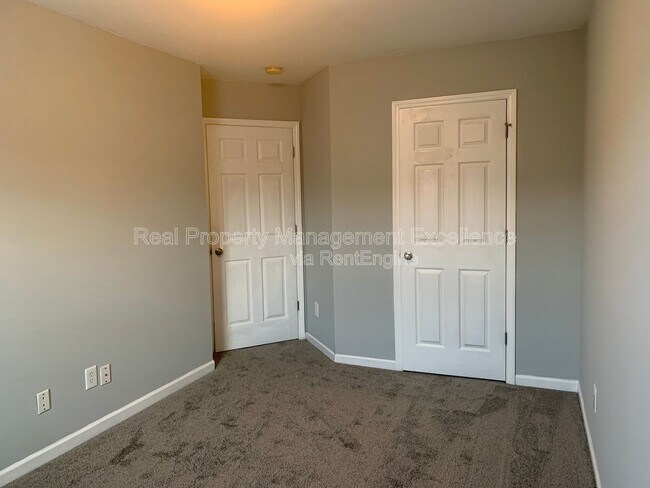 Building Photo - 330 Gilman Ln
