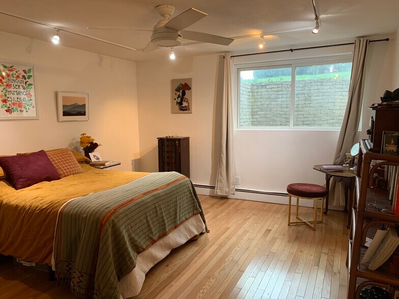 Building Photo - 11 Bridge St