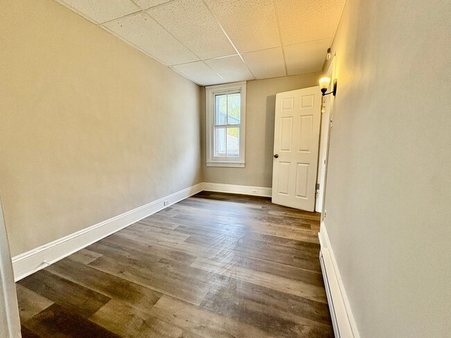 Building Photo - 2 Bedroom 1 Bathroom in York!