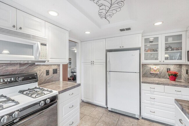 Building Photo - Recently updated spacious 3 bedroom 2.5 bath townhome available soon
